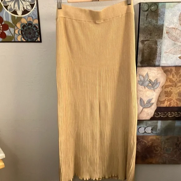 Elegant Free People Tan Maxi!! Great Details Looks Amazing On!! - Picture 11 of 11
